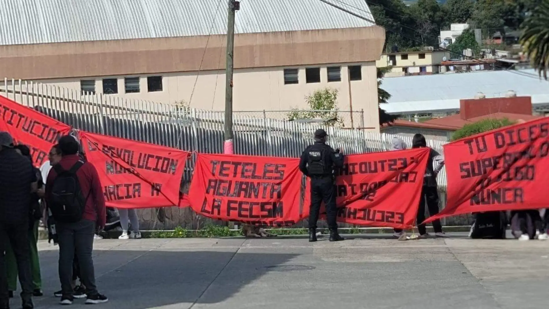 PROTESTA TETELES 01